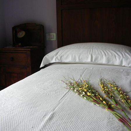 Bed and Breakfast Poggio Dei Prugnoli Tavoleto Habitación foto