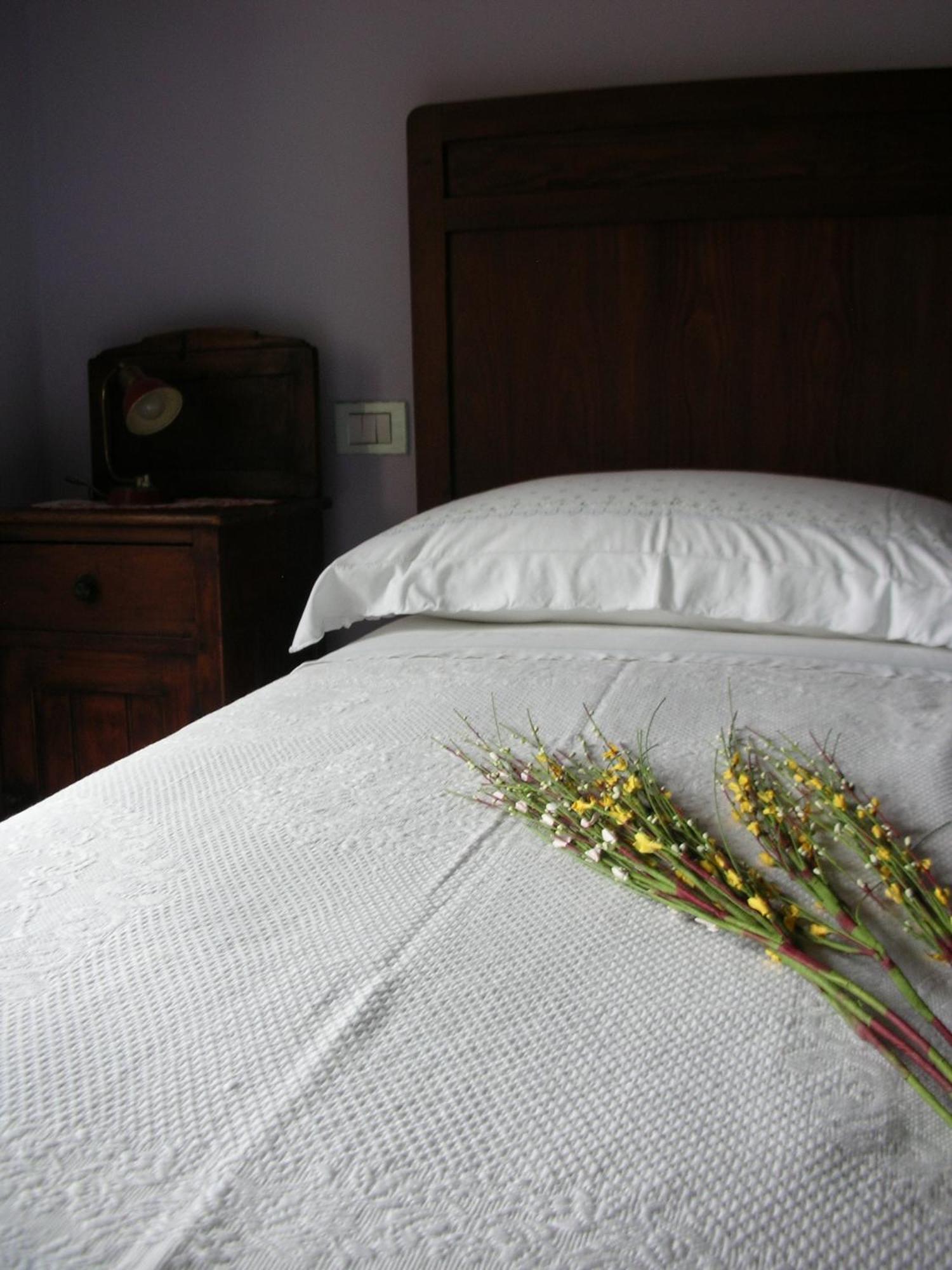 Bed and Breakfast Poggio Dei Prugnoli Tavoleto Habitación foto