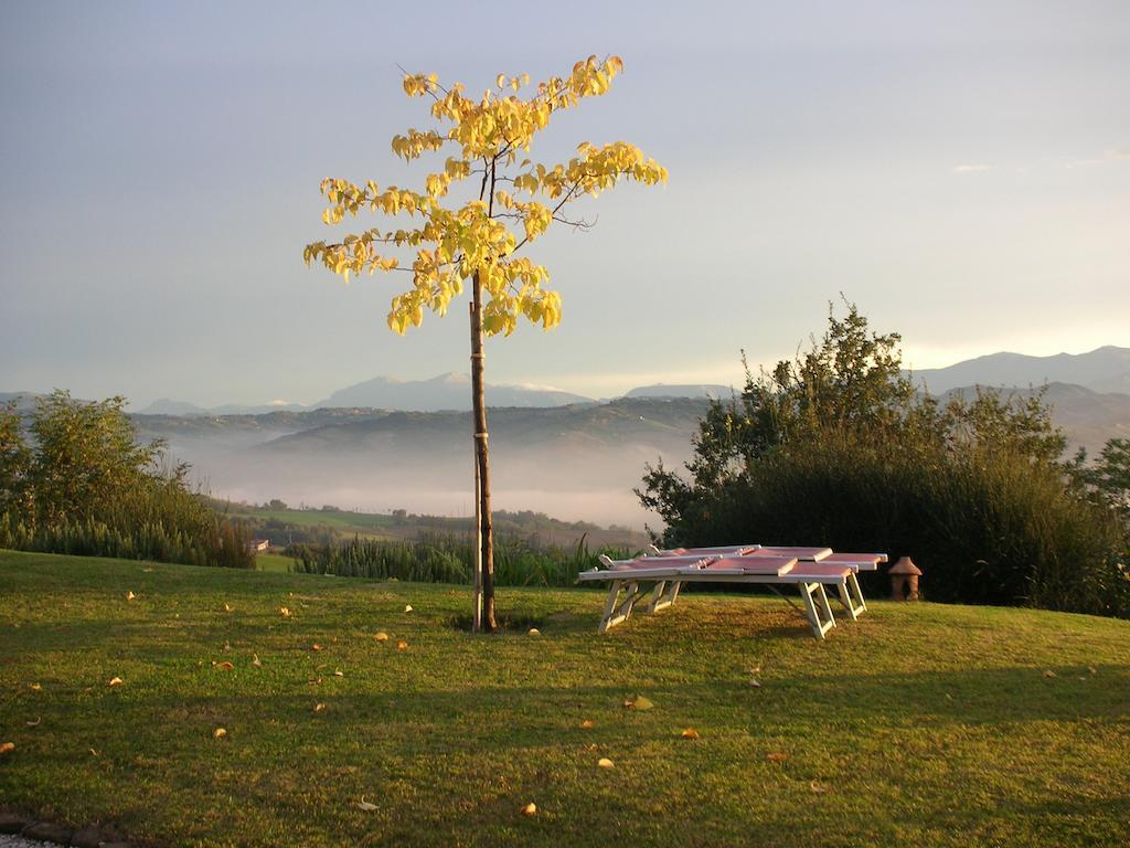 Bed and Breakfast Poggio Dei Prugnoli Tavoleto Exterior foto